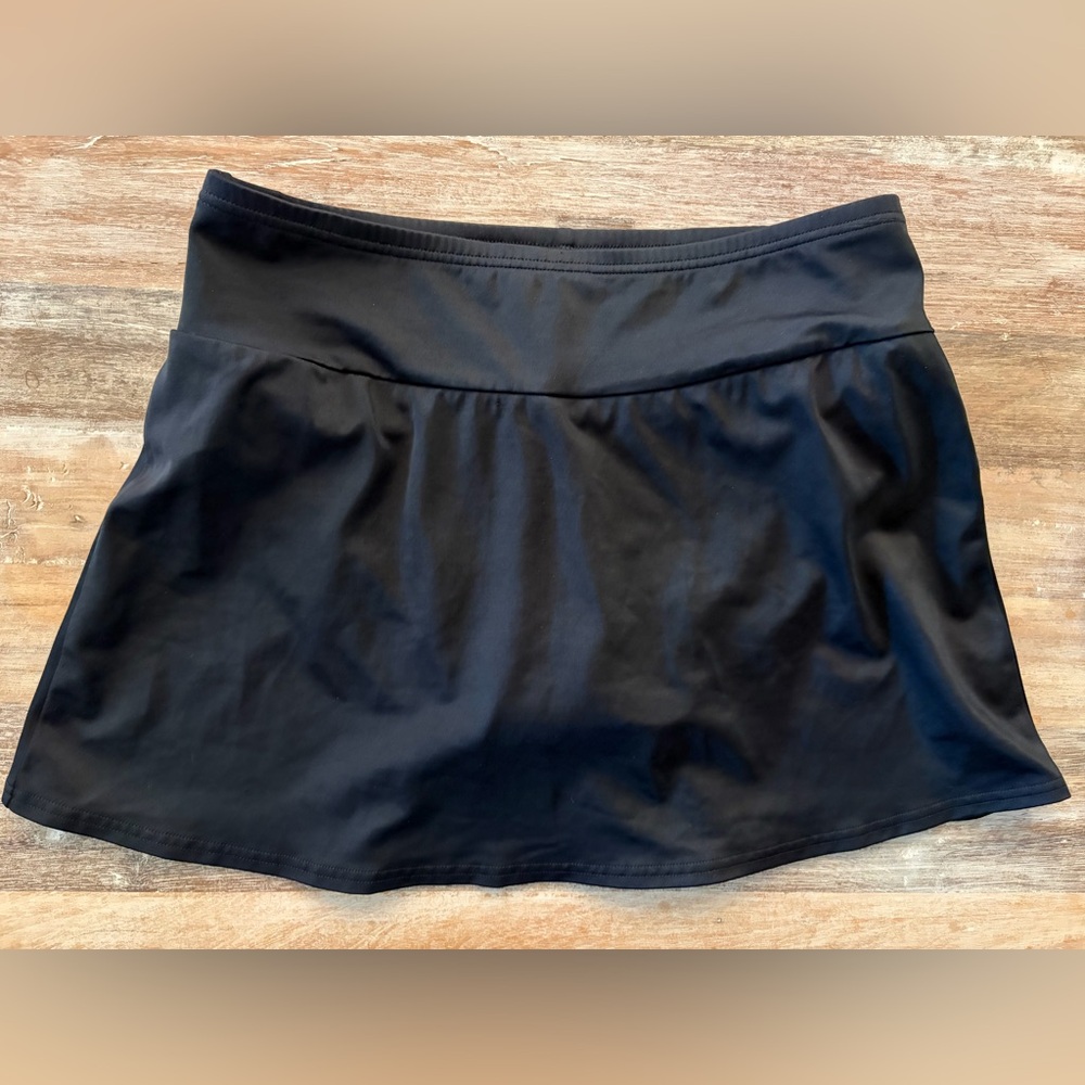 Lands' End Tankini Black and White Geometric Halter Top Skirted Swim Set, Sz 10 - Picture 8 of 15
